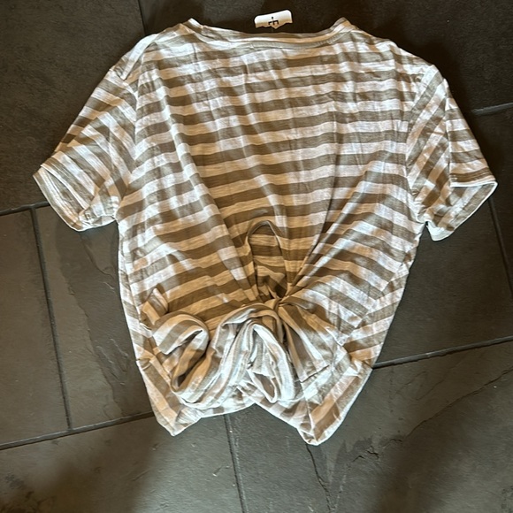Light weight gray and white stripe top.  Size Large.  BNWT - Picture 4 of 5